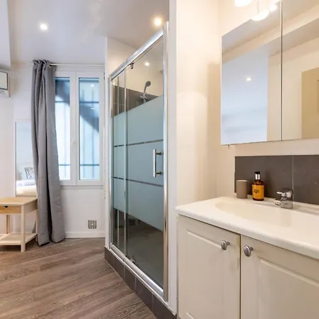 1-br In Walk To The