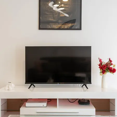 1-br In Walk To The